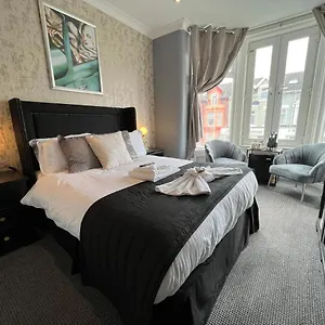  Hotel Mcgraths & Public Bar United Kingdom
